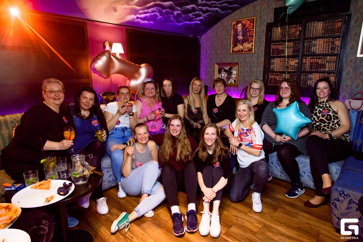 Saturday chill at Simply 33 Grill & Cinema, Karaoke Club 12