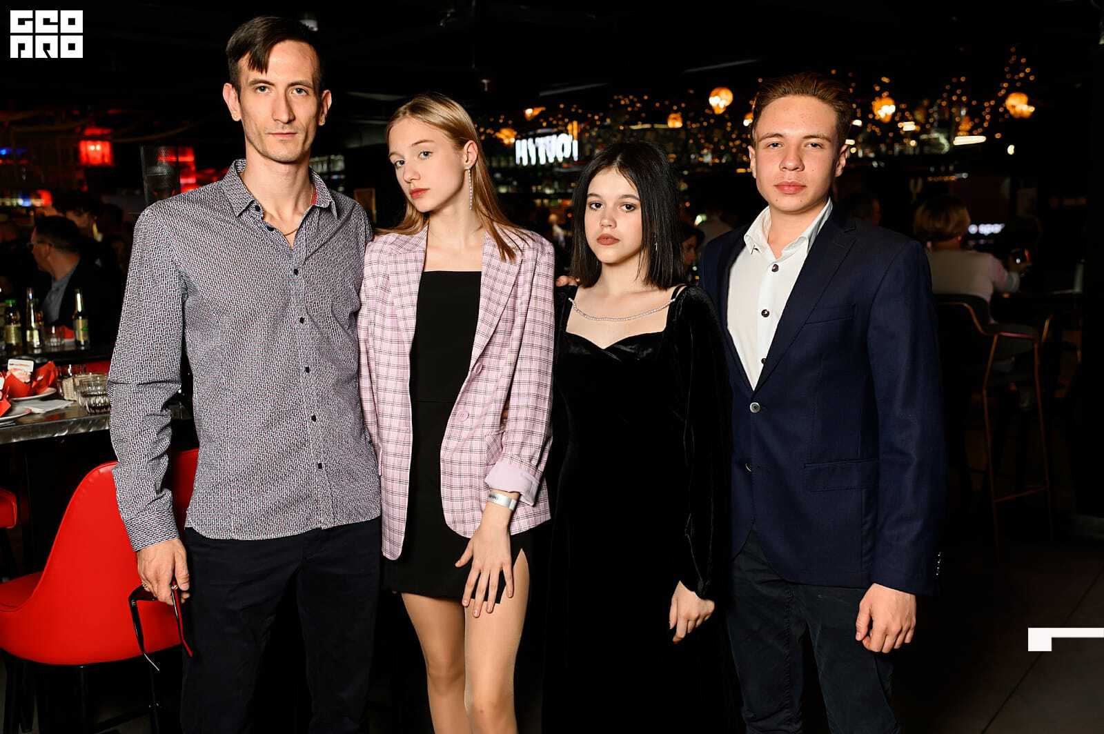 Крис и друзья.jpg