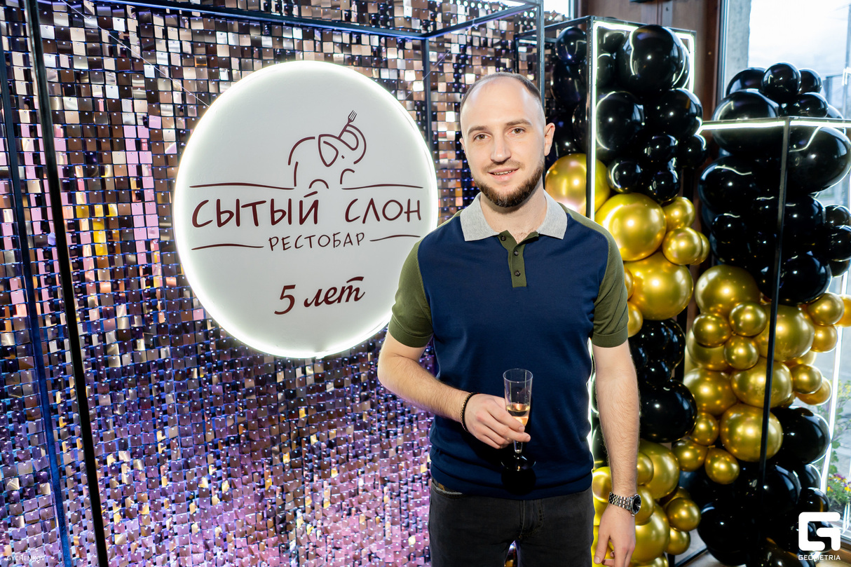 Сытый слон 5 лет 26