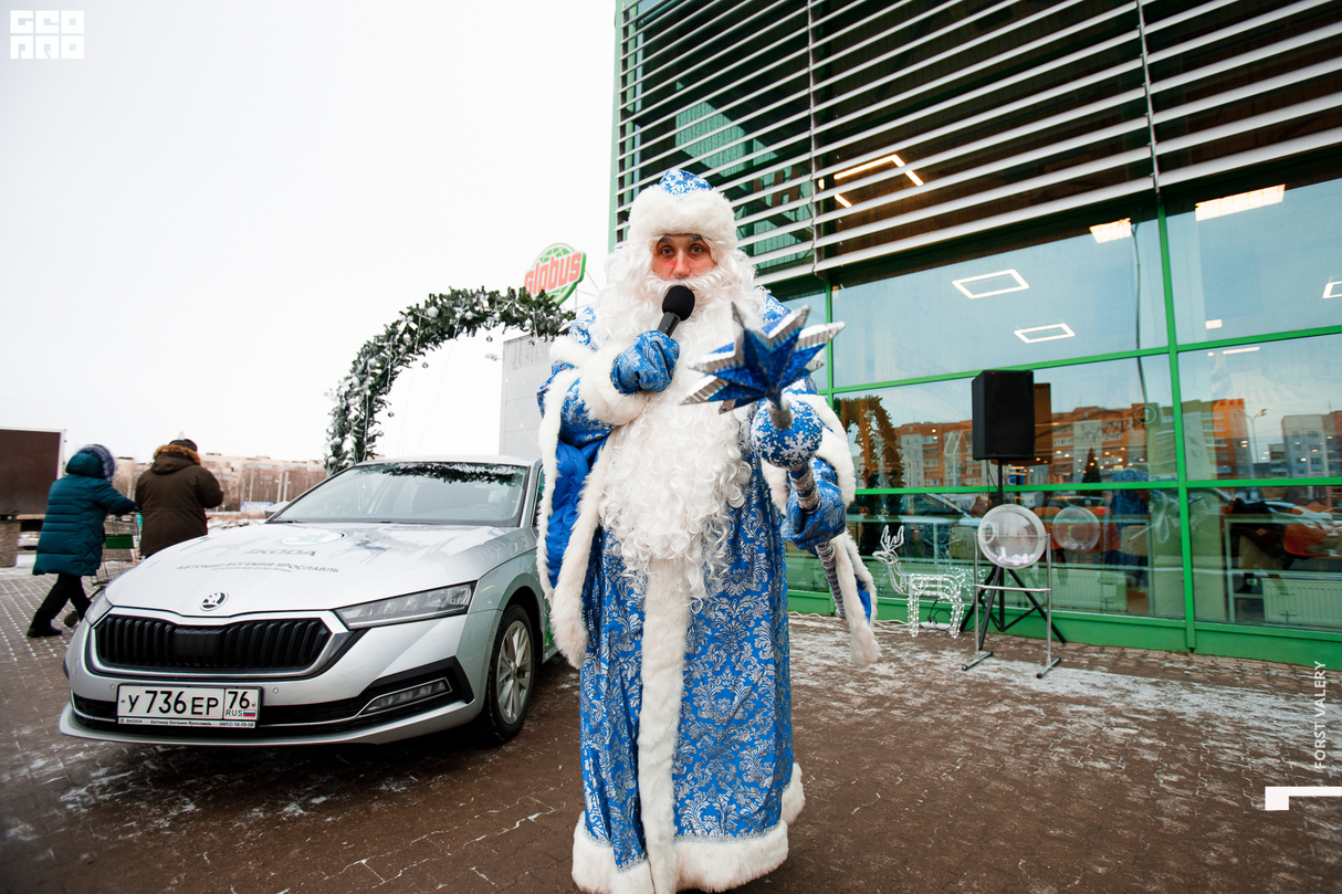 Гипермаркет "Глобус" |  Новогодний патруль от официального дилера ŠKODA Автомир Богемия Ярославль 20