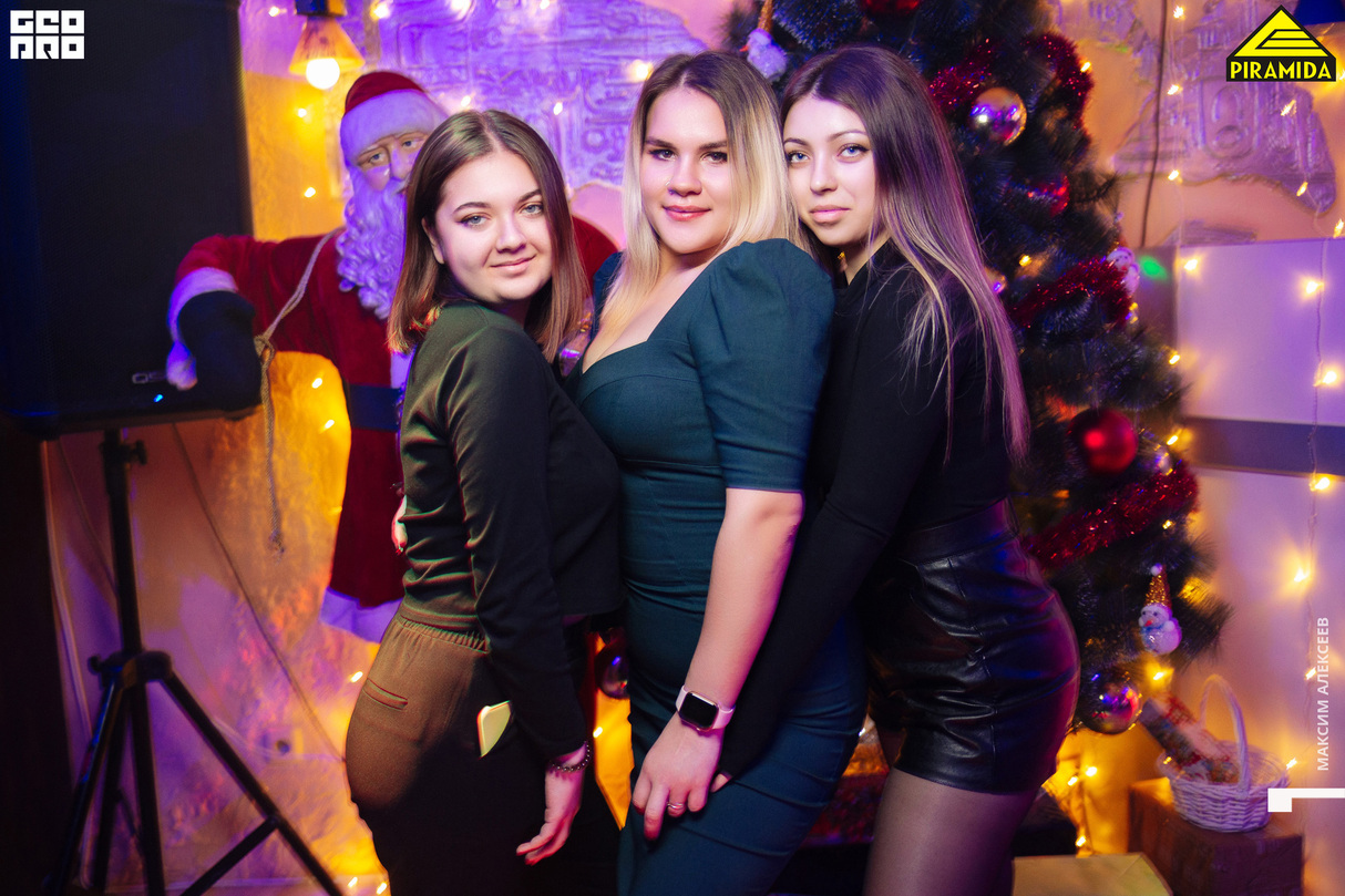 Пятница в караоке-кафе Пирамида 8