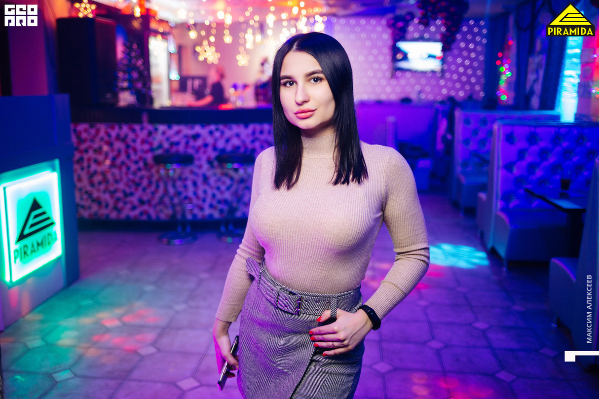 Пятница в караоке-кафе Пирамида 22