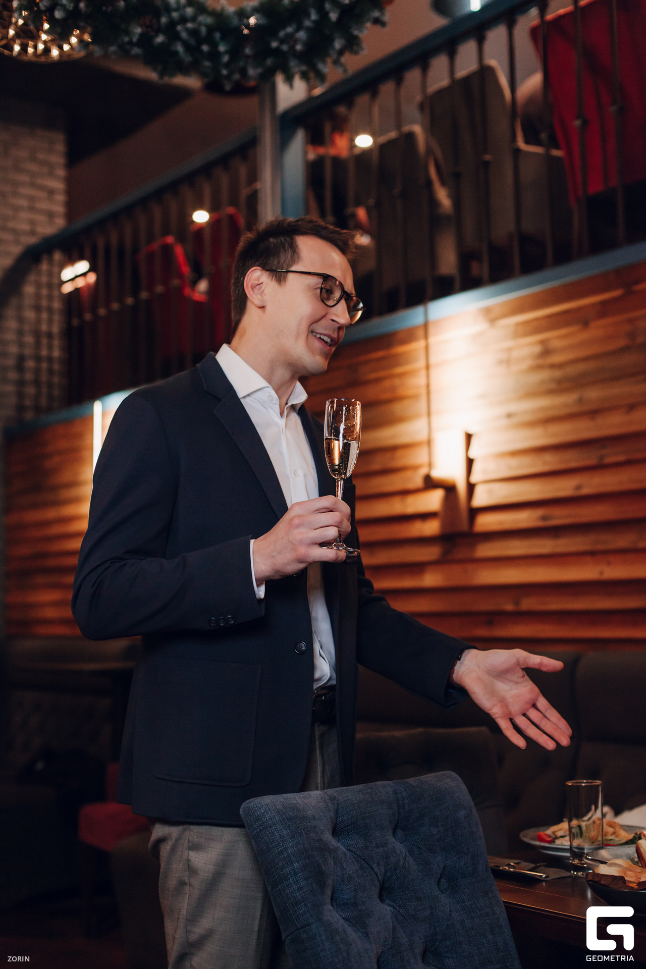 015-19-21-37-19-12-24- Zorin.jpg