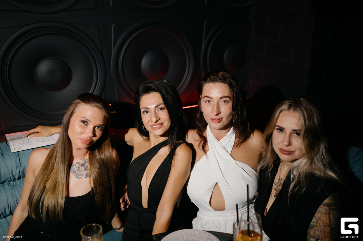 Заря 19
