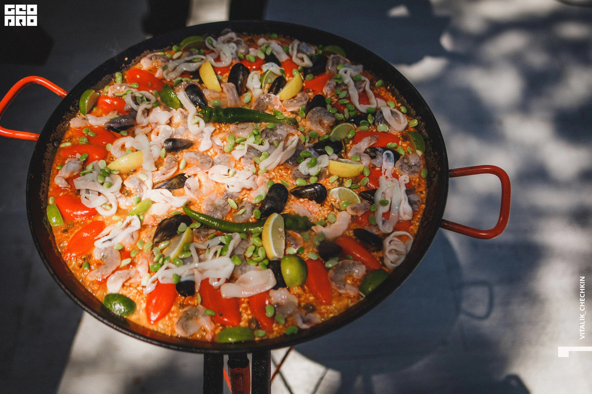 Paella Pool Party in MODUS 11