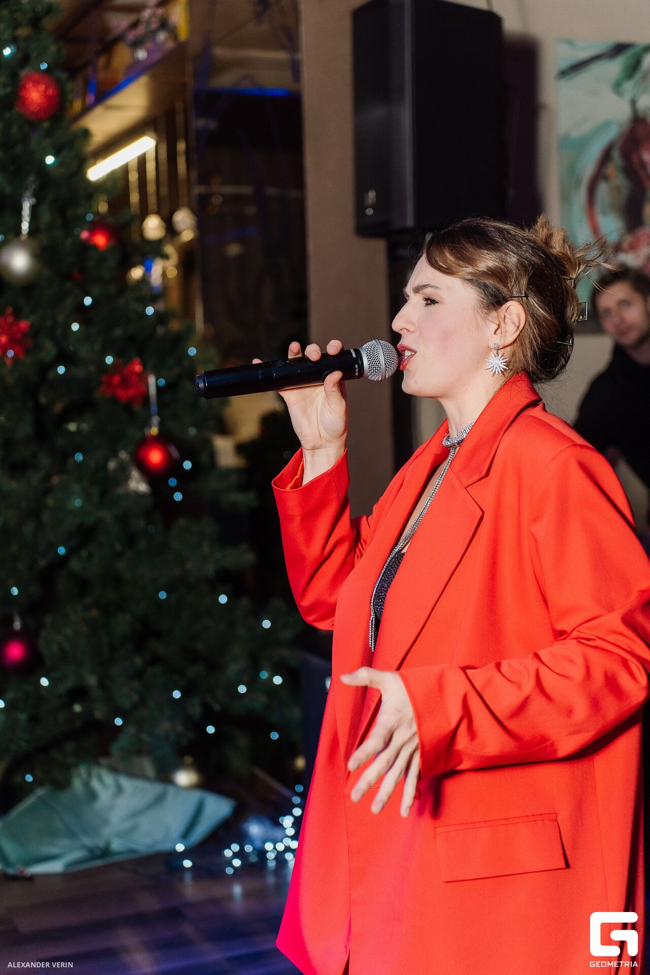 220 20240101 AV107038.jpg