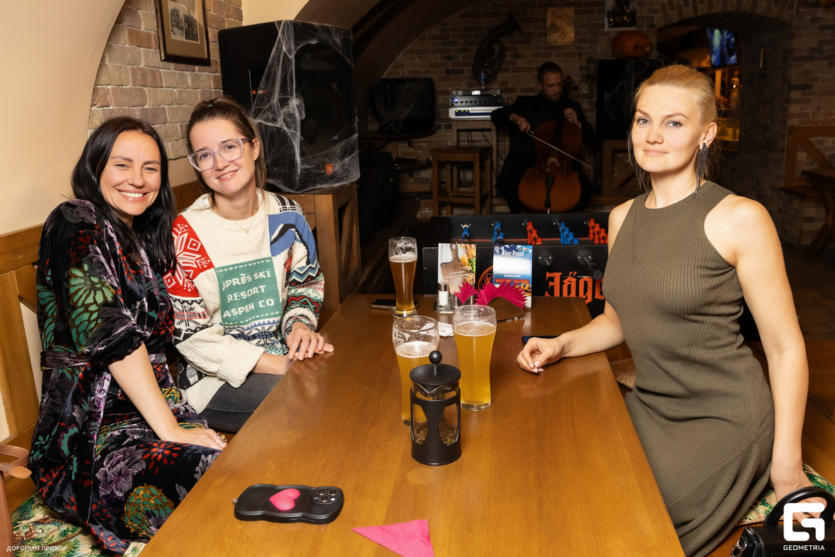 ХЭЛЛОУИН в ресторане BIER HAUS  - мертвые невесты 8