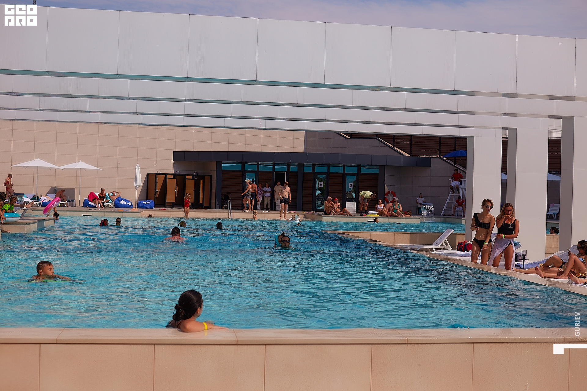 residense opening008.jpg