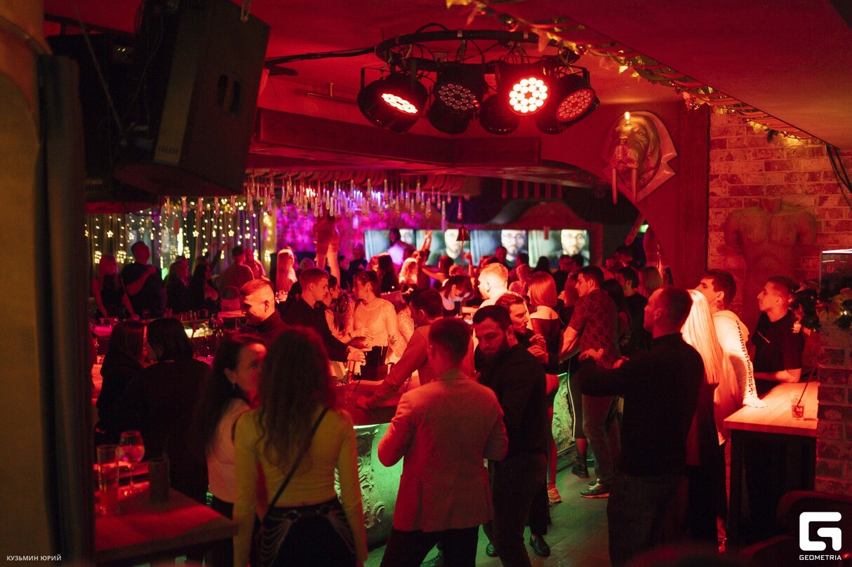 ПЯТНИЦА В BESTUZHEV BAR 8