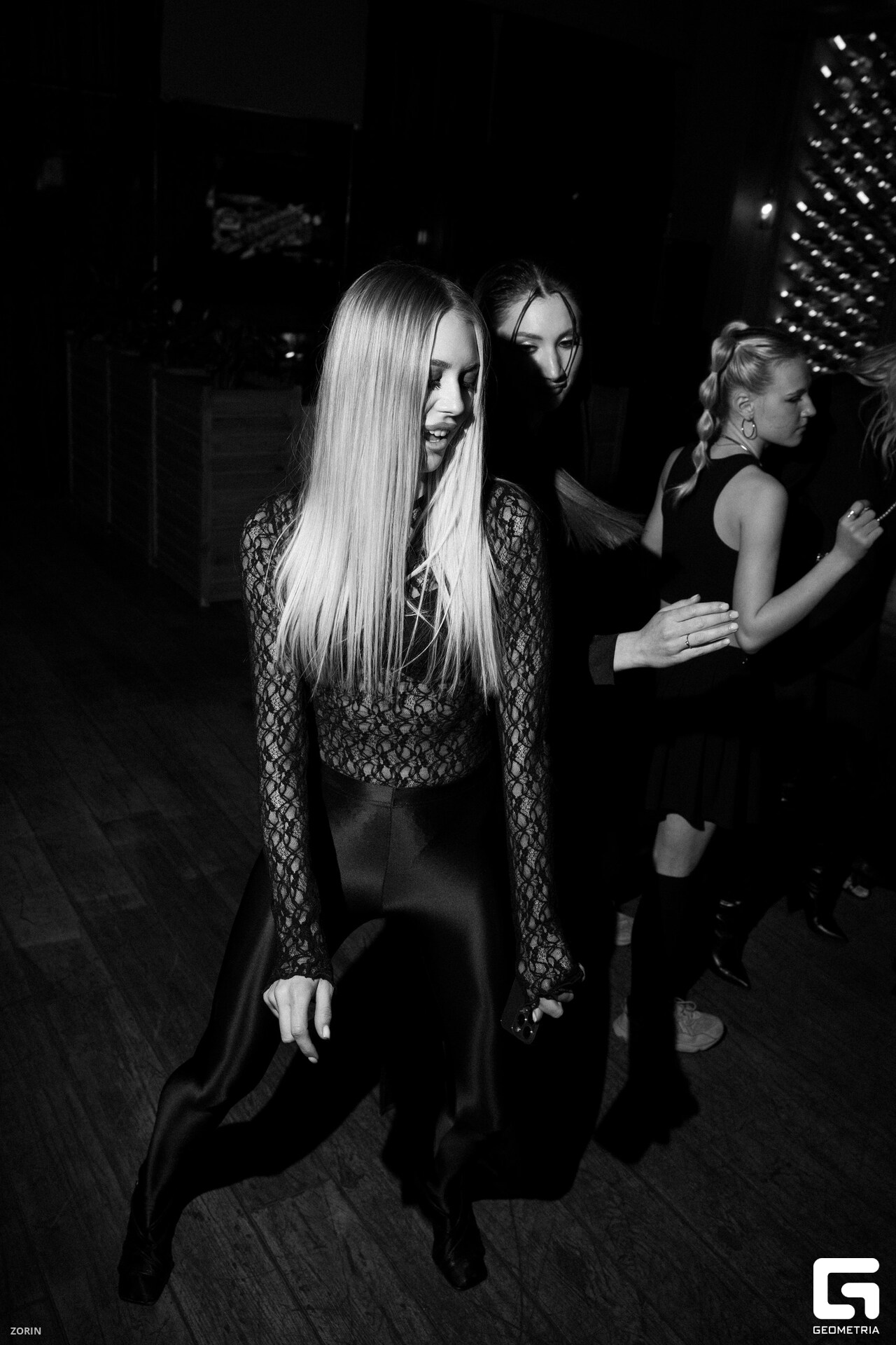 320-21-57-18-25-05-25- Zorin_resized.jpg