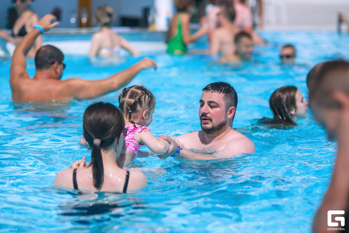 POOL PARTY 16