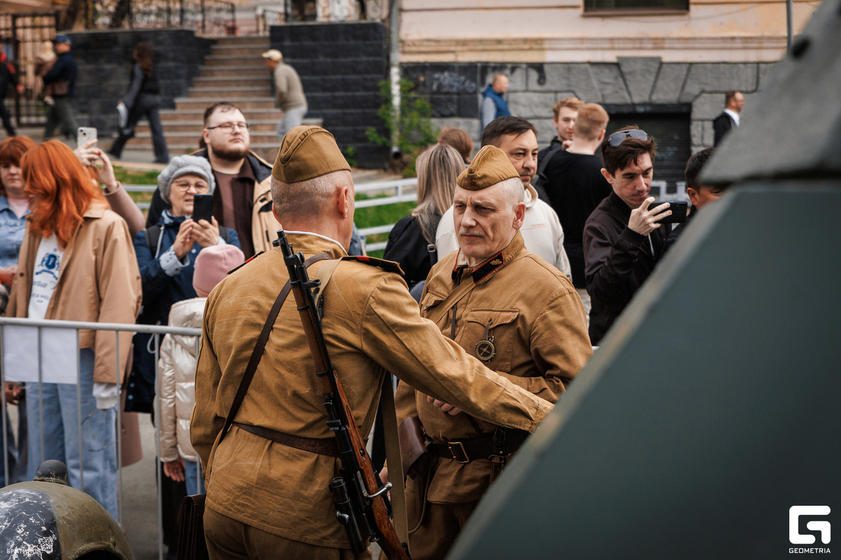 Выставка ретромобилей на Плотинке 8