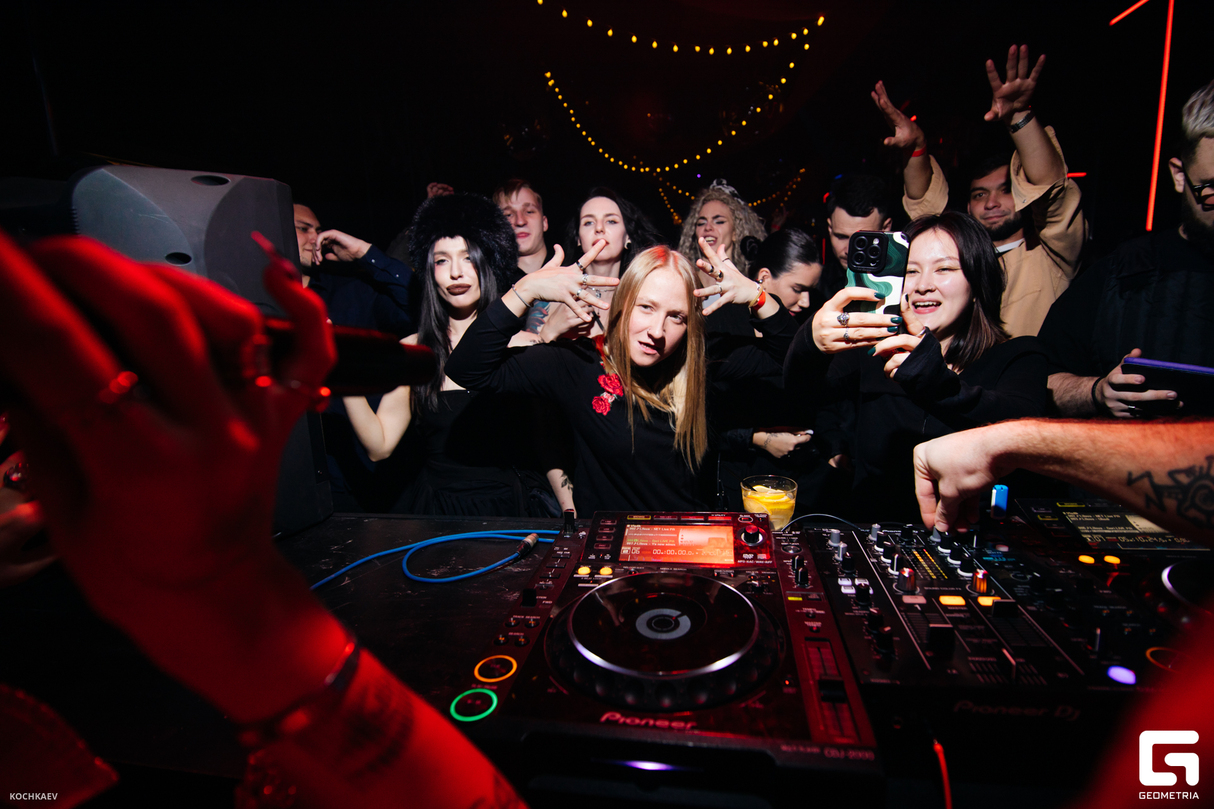 Friday party 18