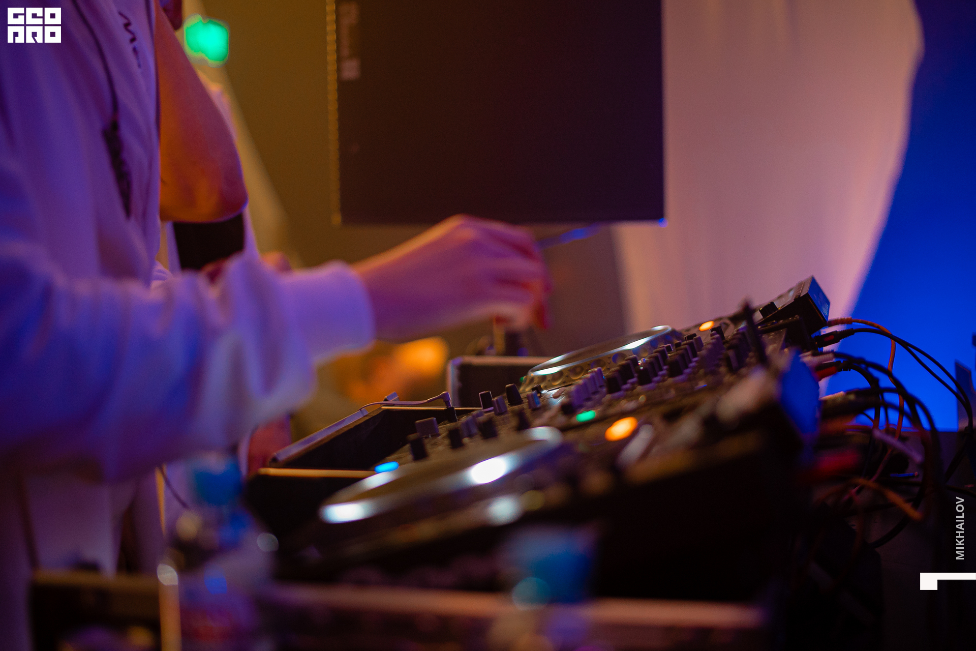 017-11-04-2021-00-46-We are - Mikhailov - 2560.jpg