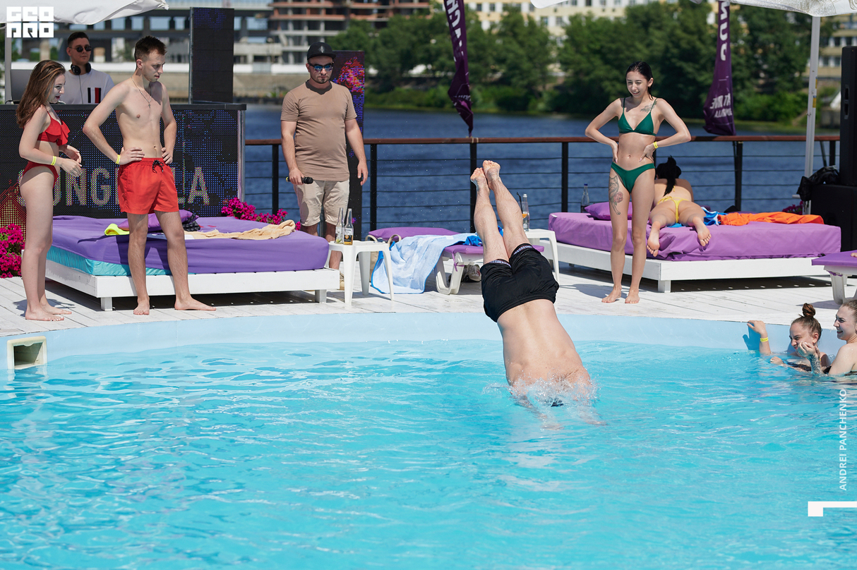 Pool party 10