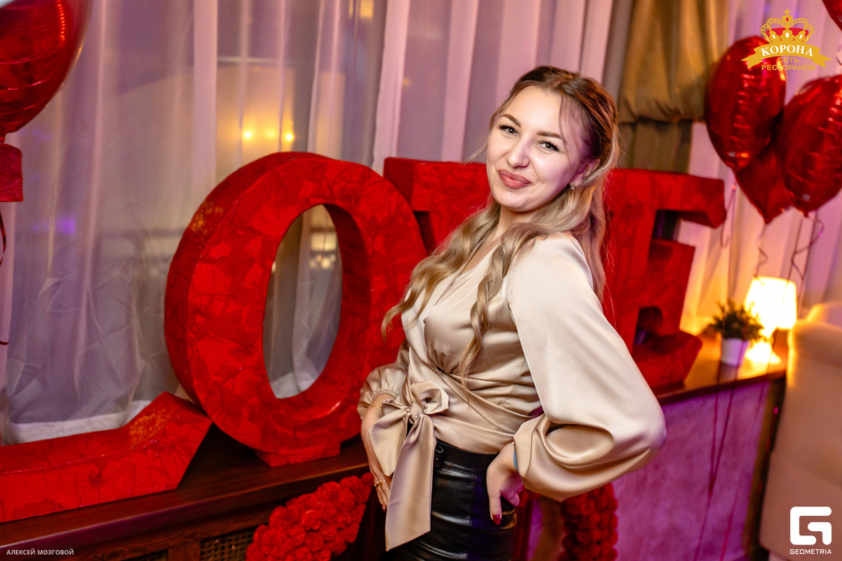 14 февраля в кафе "Корона" 13