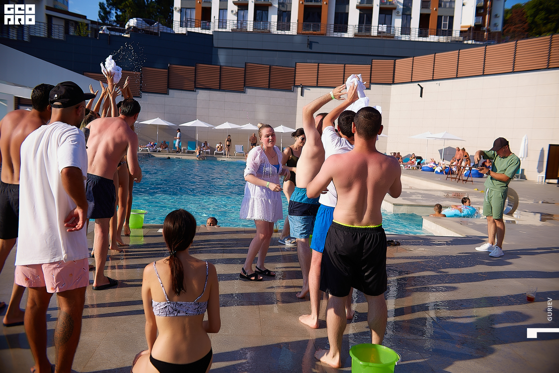 residense opening080.jpg