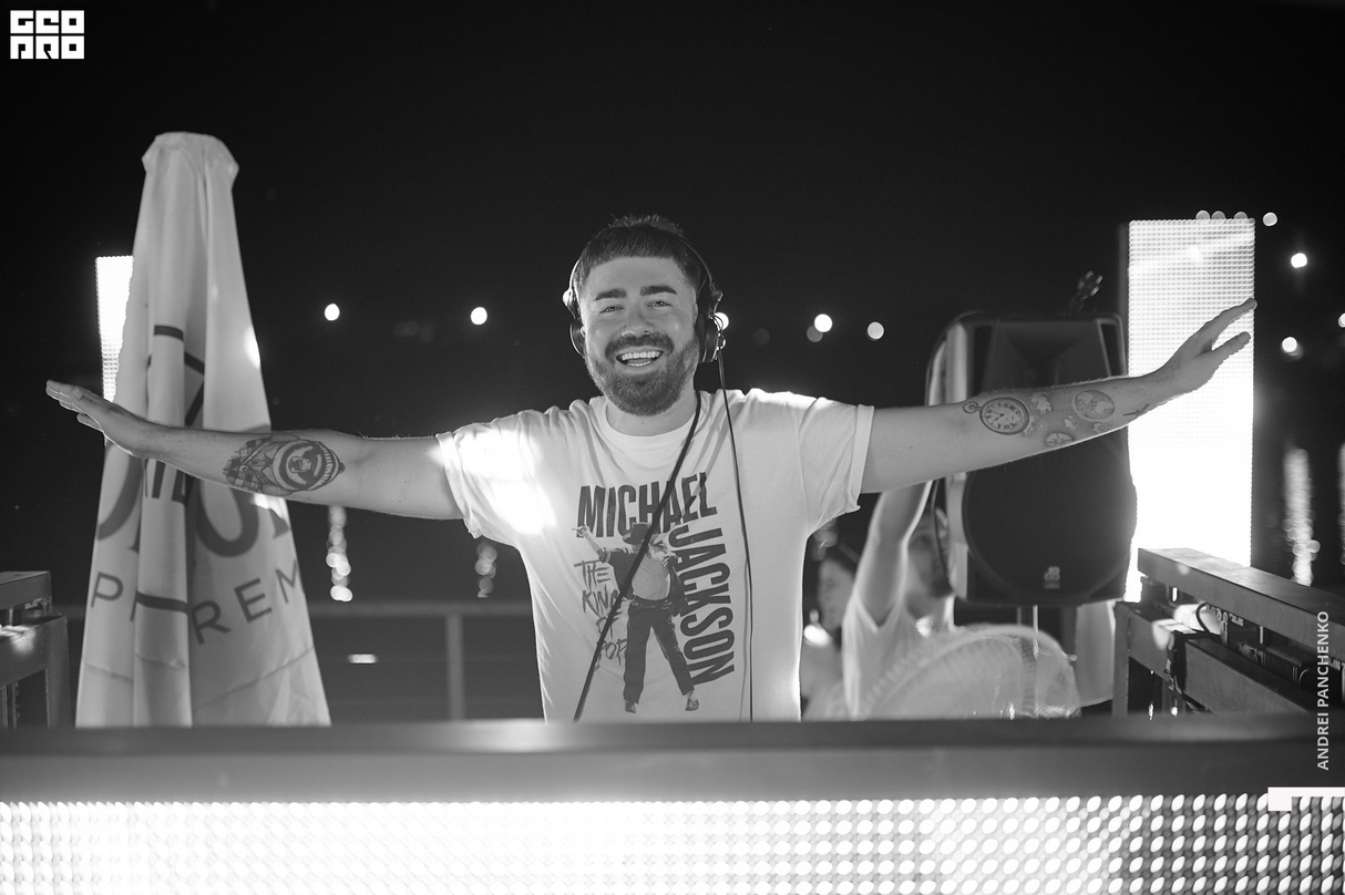 Night pool party 12