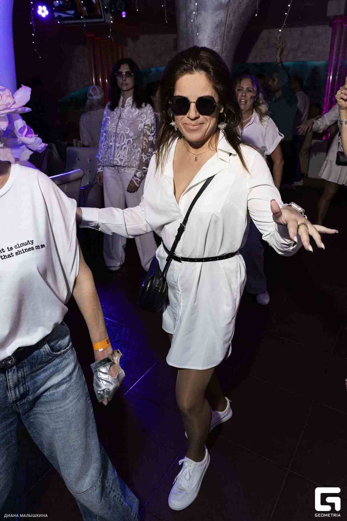 WHITE NIGHT 28
