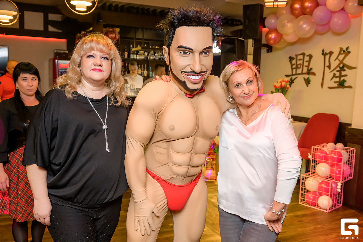 Праздник весны, красоты и нежности отметили в Sinlun cafe! 30