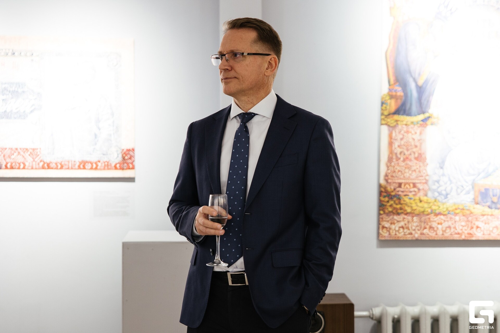 Element (6)_resized.jpg