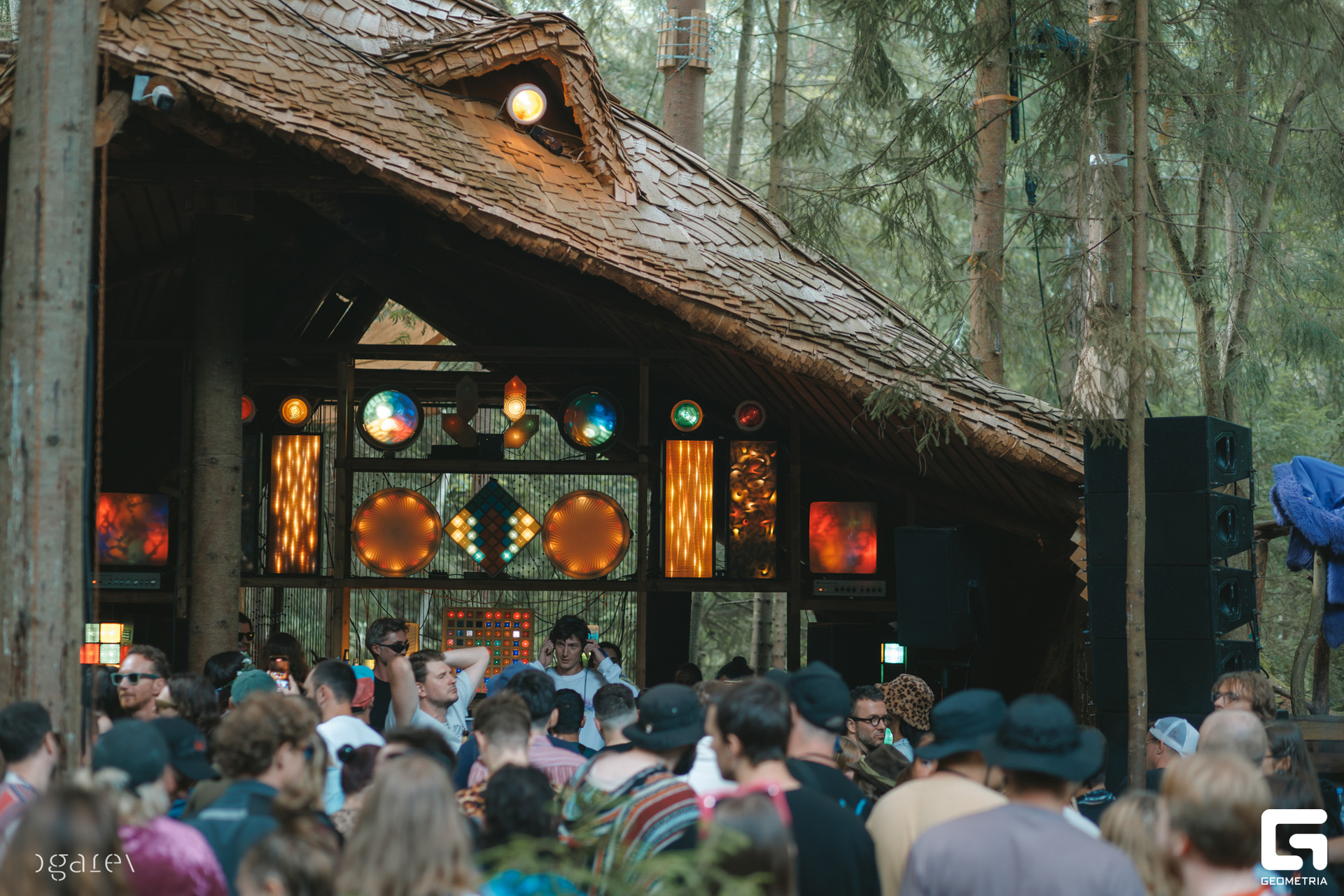 OUTLINE 2024-427-304.jpg