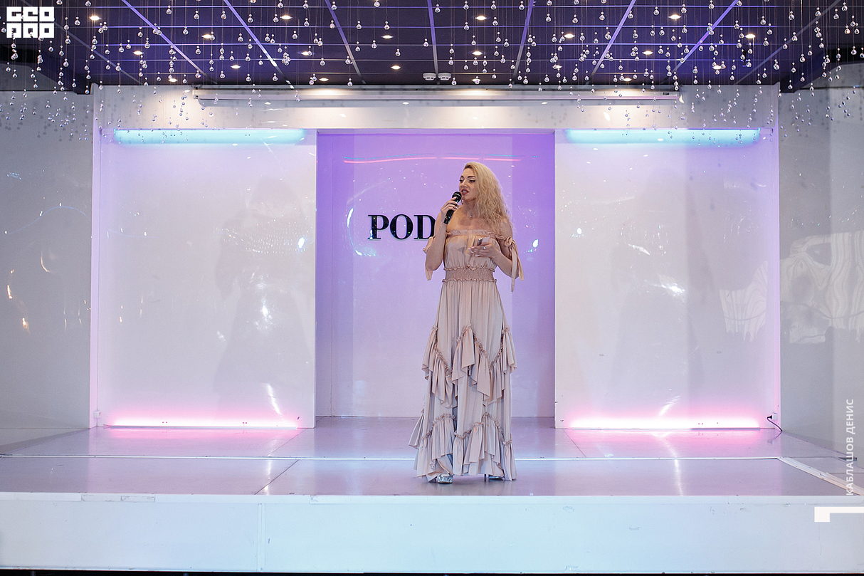 Podium - ALEX DANCE STUDIO 15