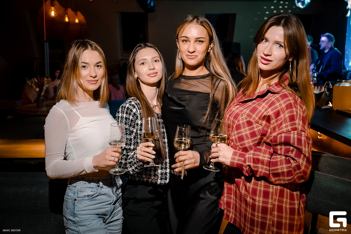 Международный женский день 14