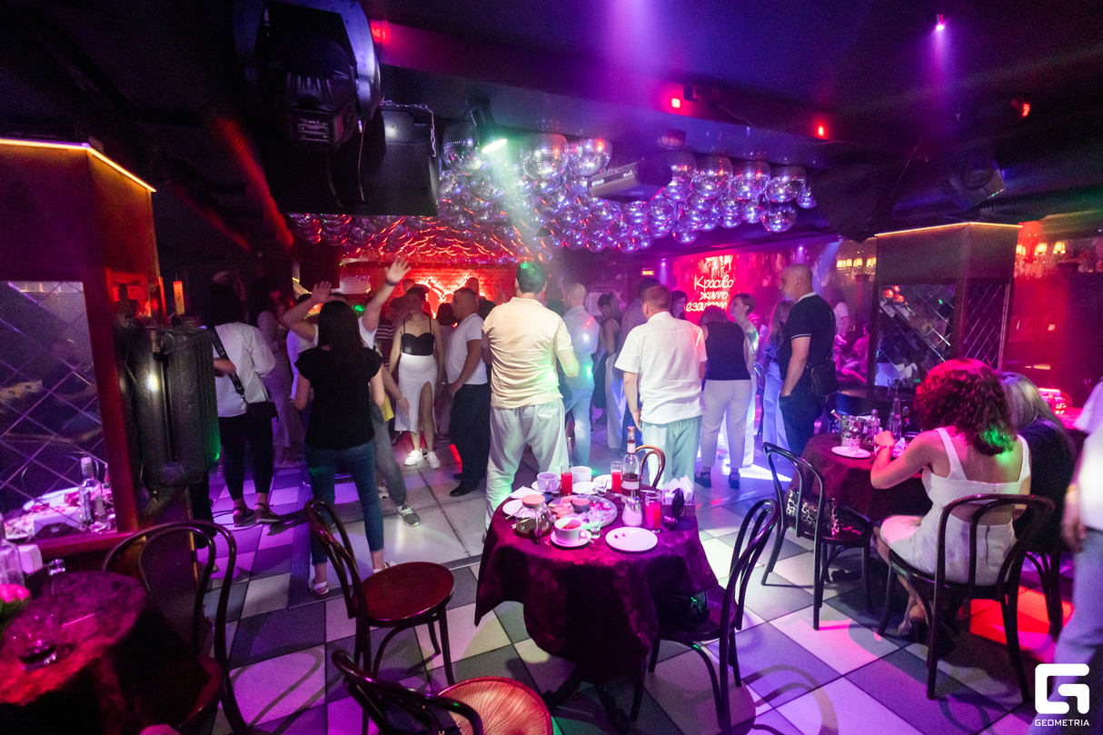 Saturday party 25