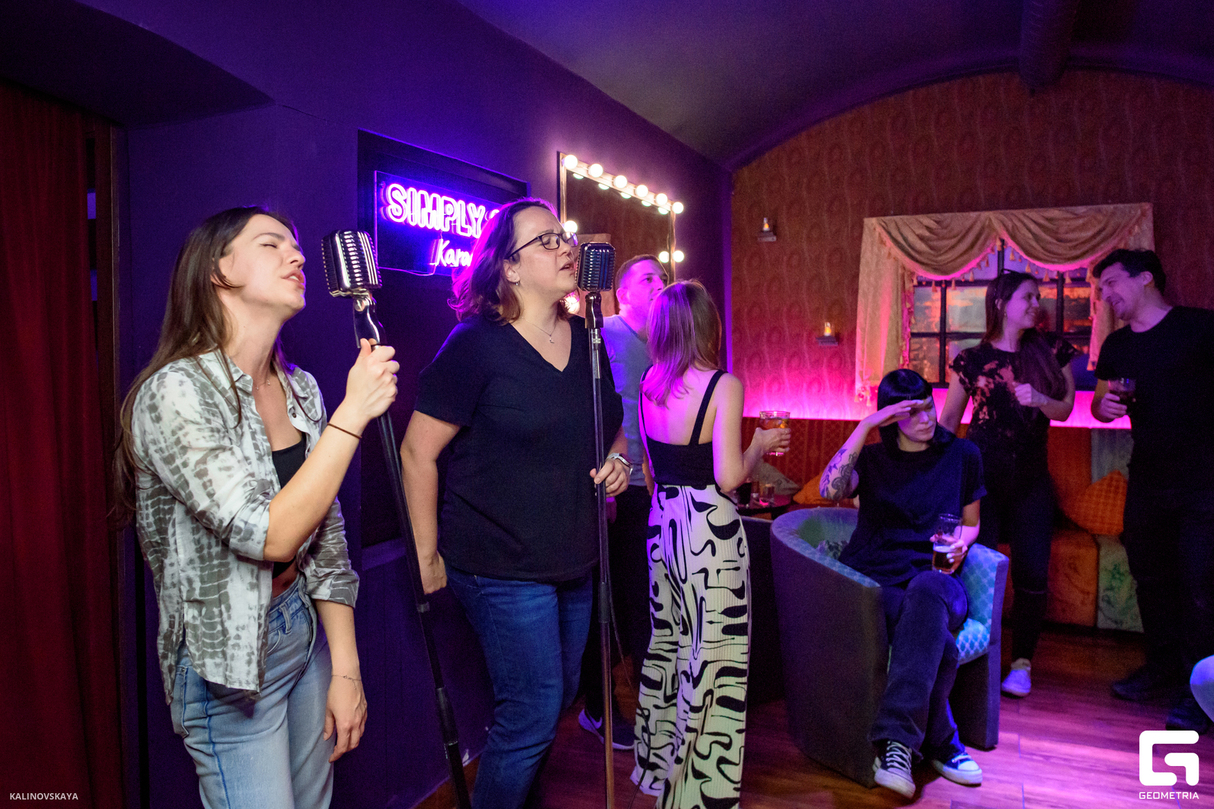 Saturday chill at Simply 33 Grill & Cinema, Karaoke Club 16