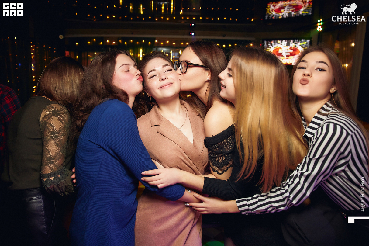 Пятница в кафе Chelsea 9