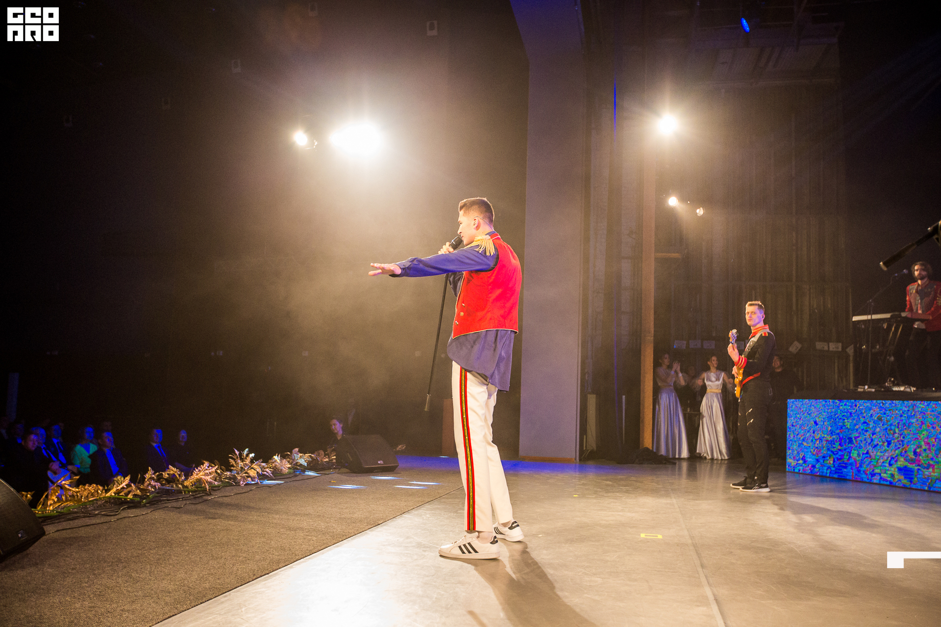 390_21-12-09 ISAEVA KASHIN SHVETS.jpg