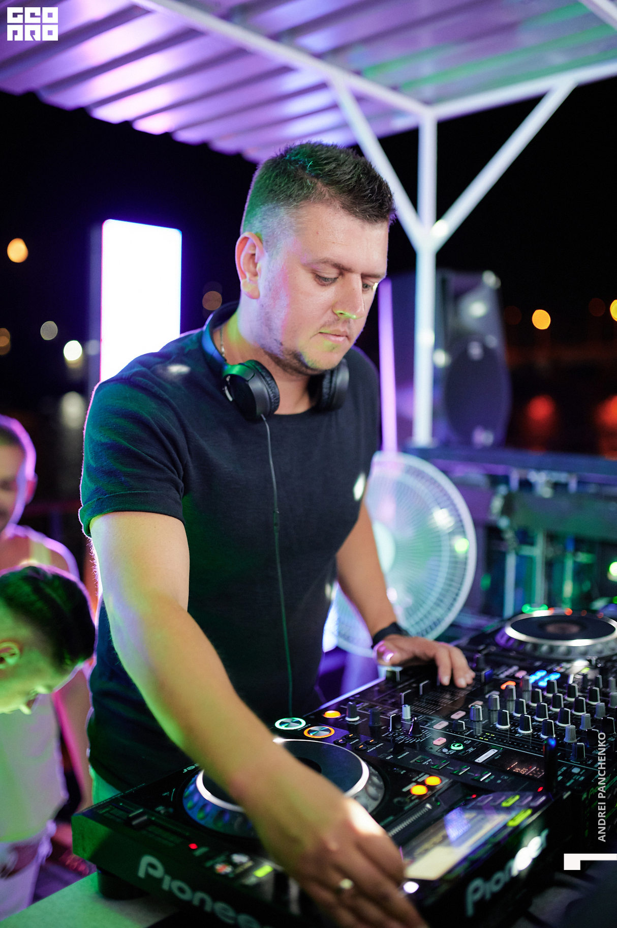 Night pool party 17