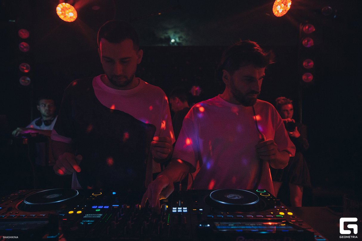 REBRN х iL GARAGE 22