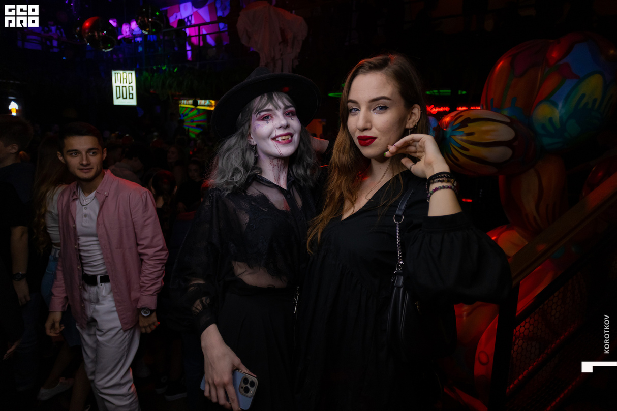 Funky Bar / Horror Night 27