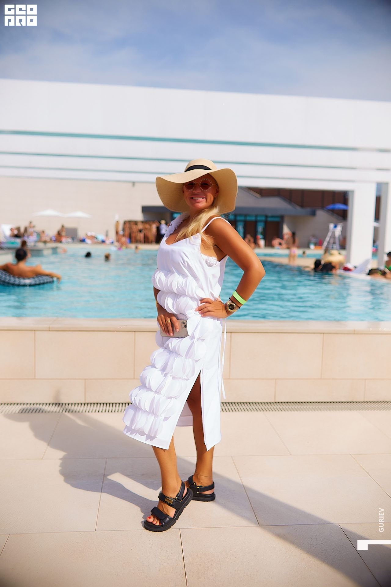 residense opening024.jpg