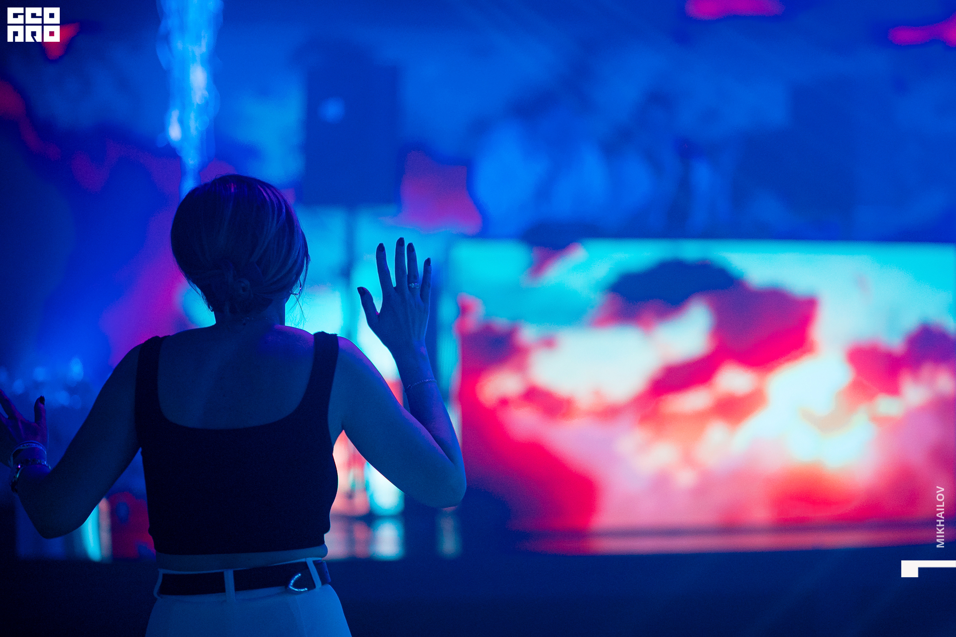 009-11-04-2021-00-33-We are - Mikhailov - 2560.jpg