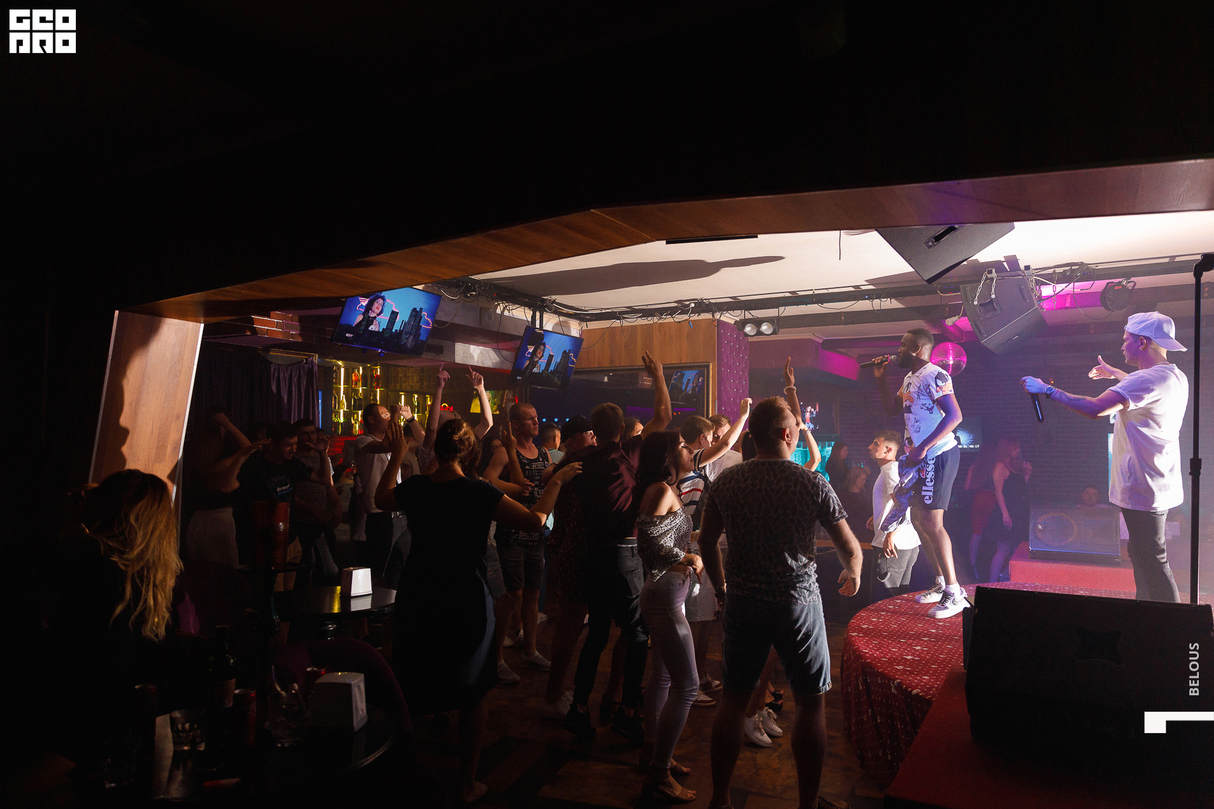 Friday party 22