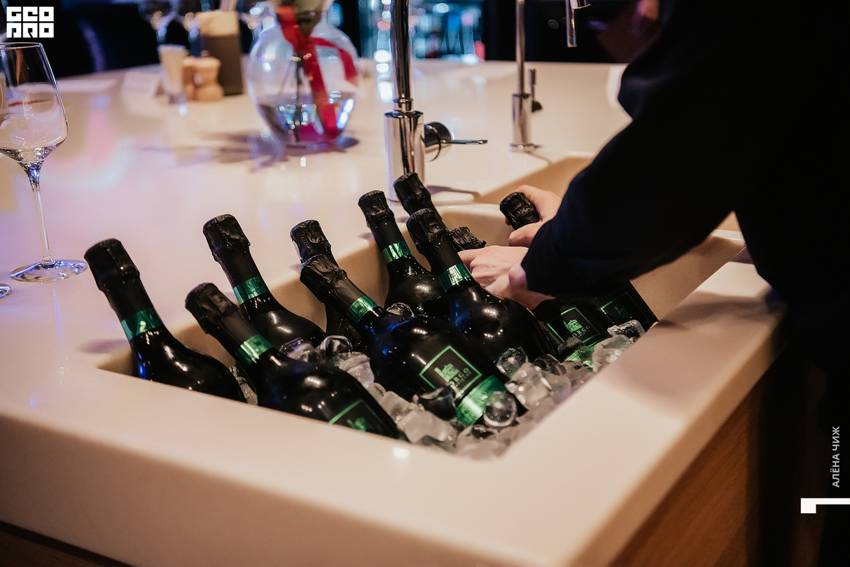 VINS 1 год. День рождения винного бара 25