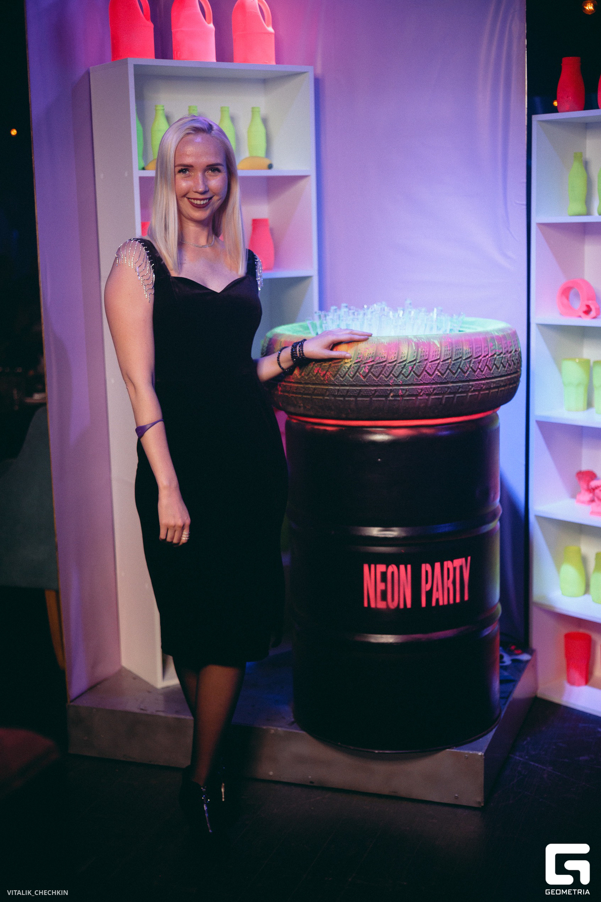 NEON в ЧАЙКЕ на Пляже 28