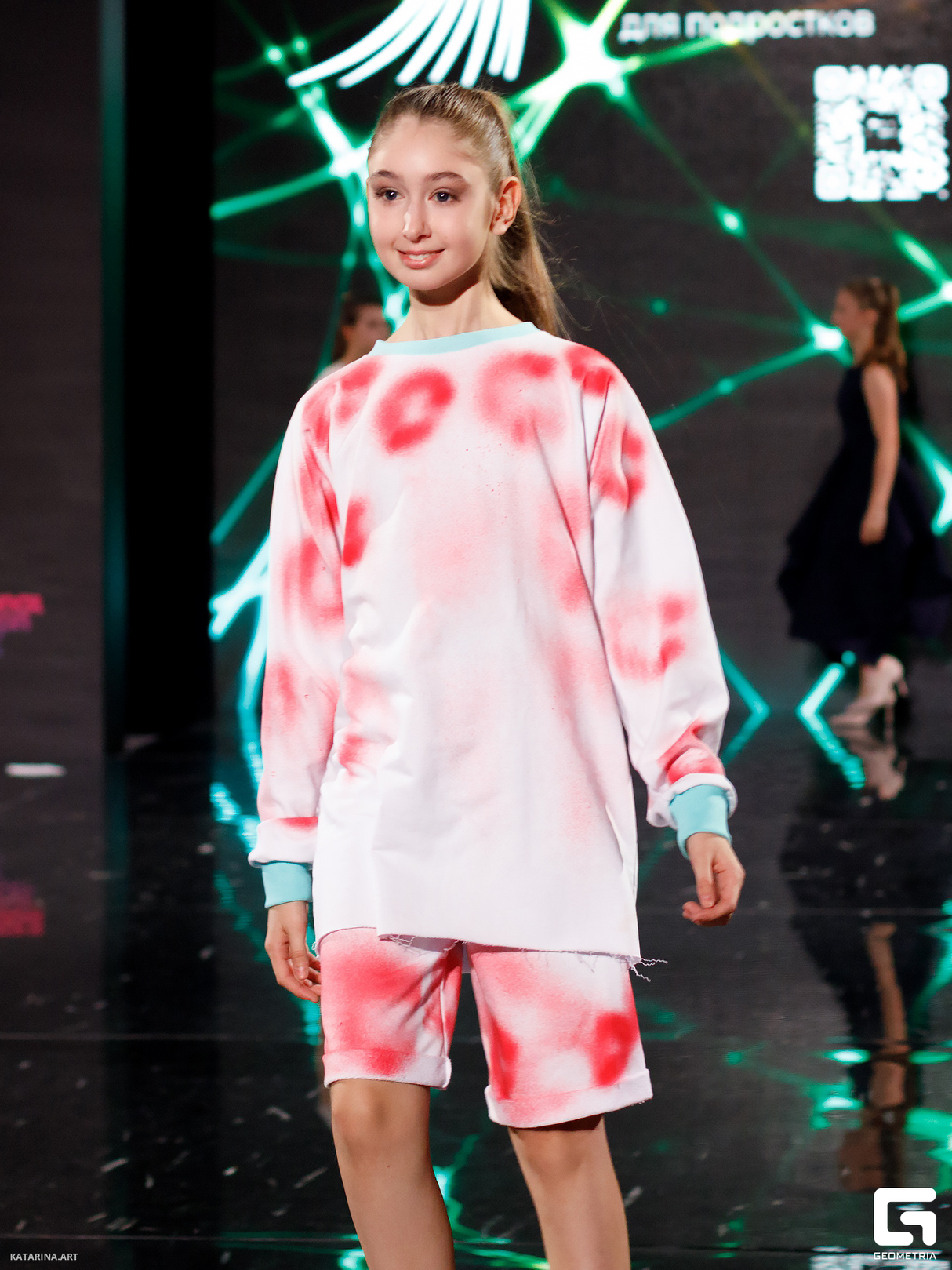ШКОЛА КУТЮРЬЕ НА INTERNATIONAL KIDS FASHION WEEK 15