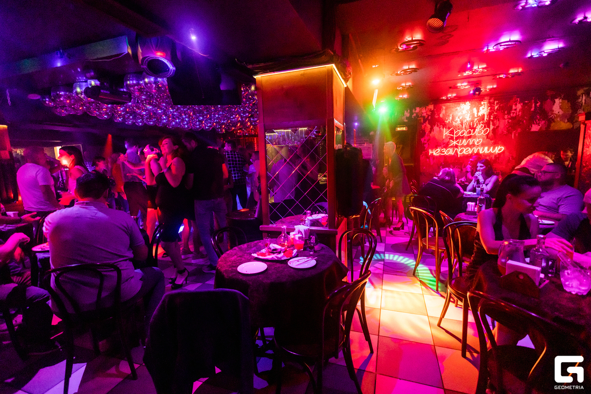 Saturday party 28
