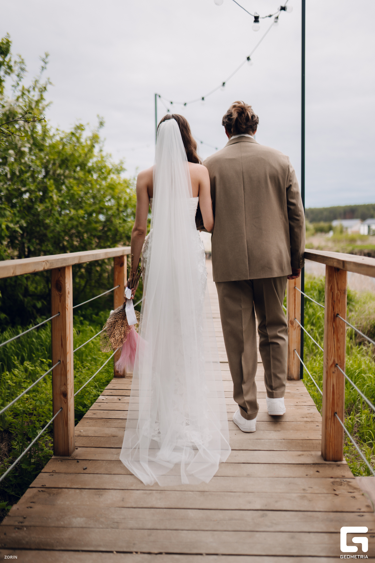 032-16-30-08-20-05-25- Zorin.jpg