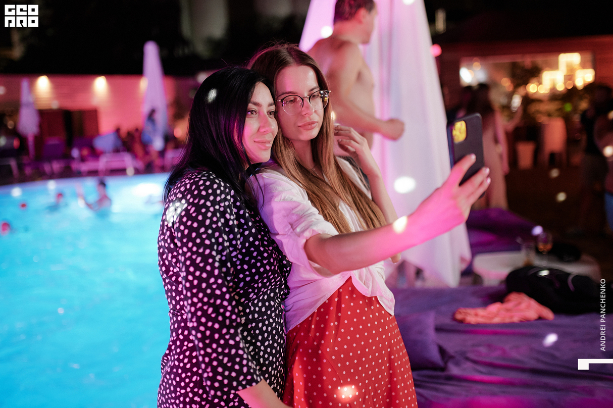 Night pool party 18