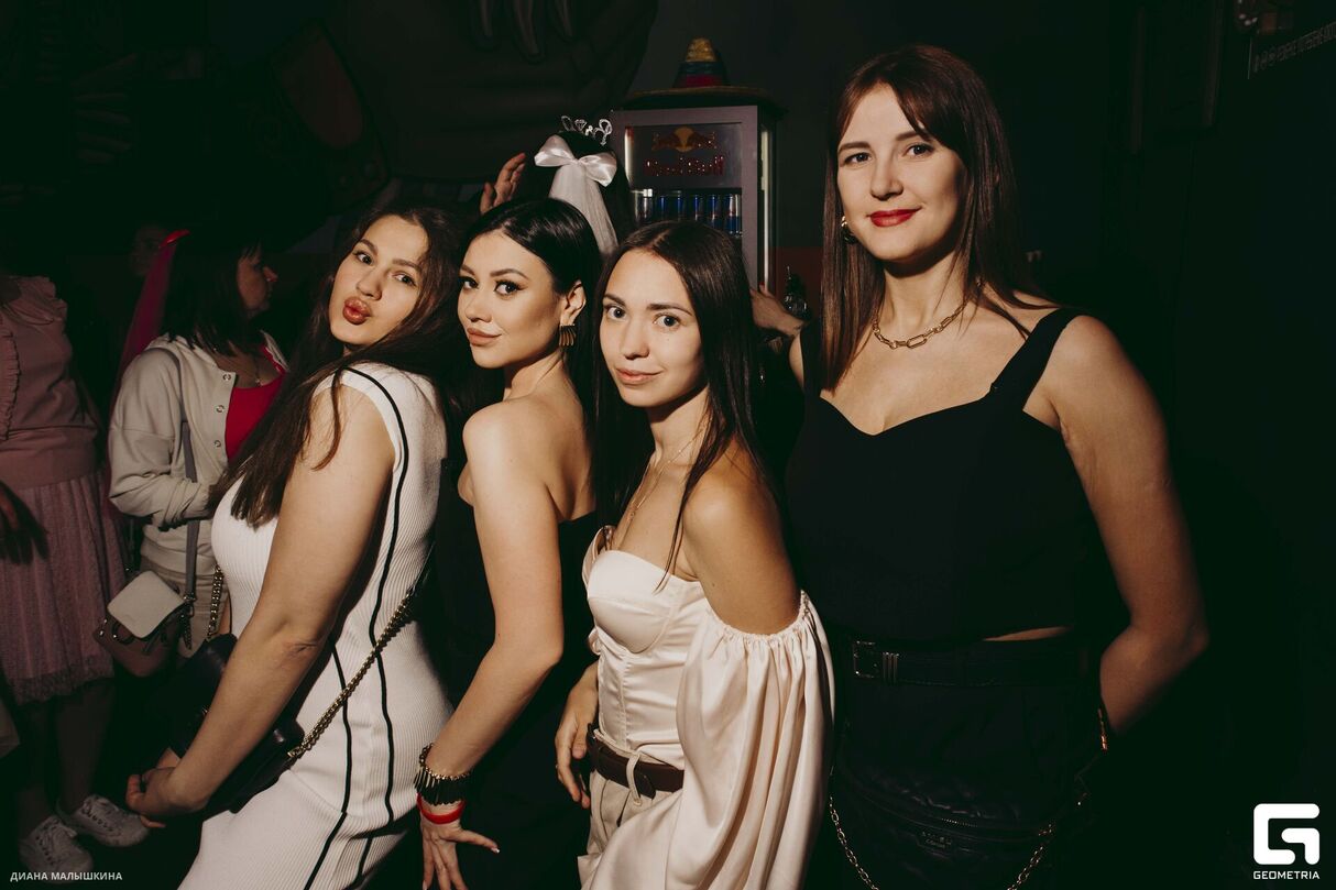 FIESTA DE CHICAS 20