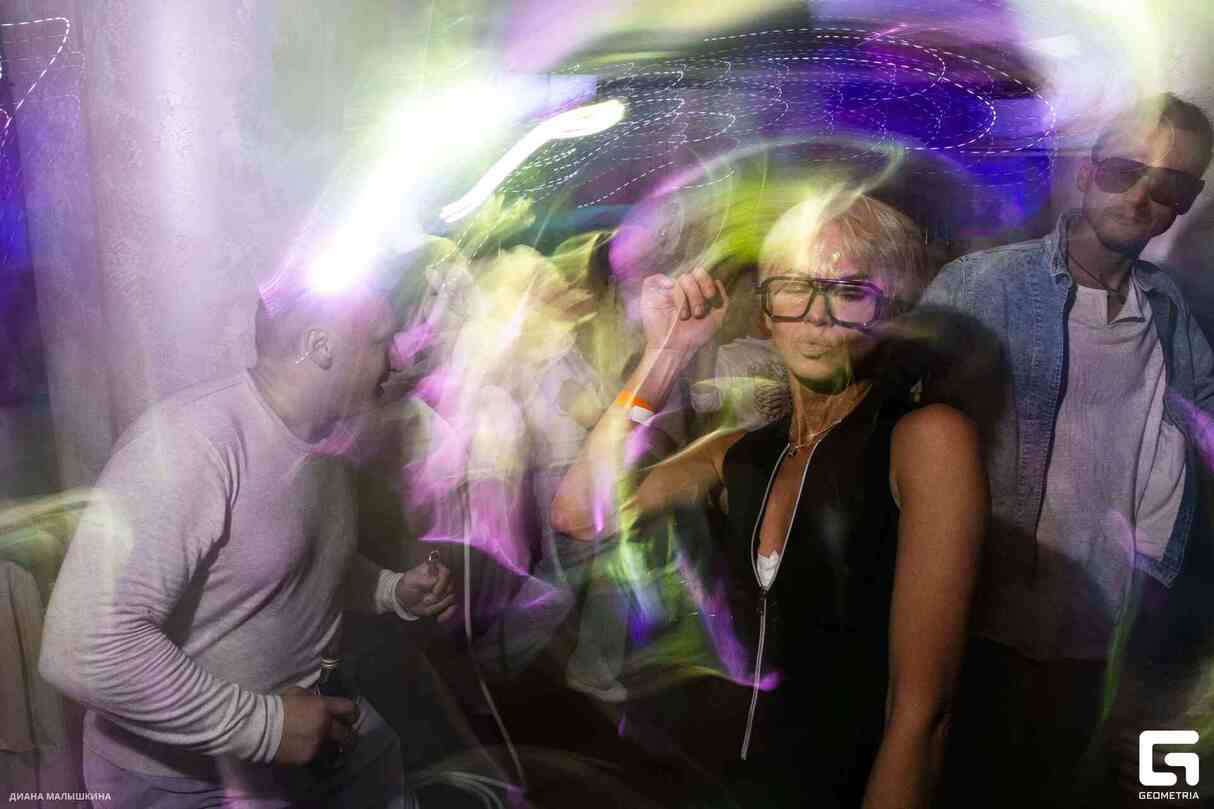WHITE NIGHT 21