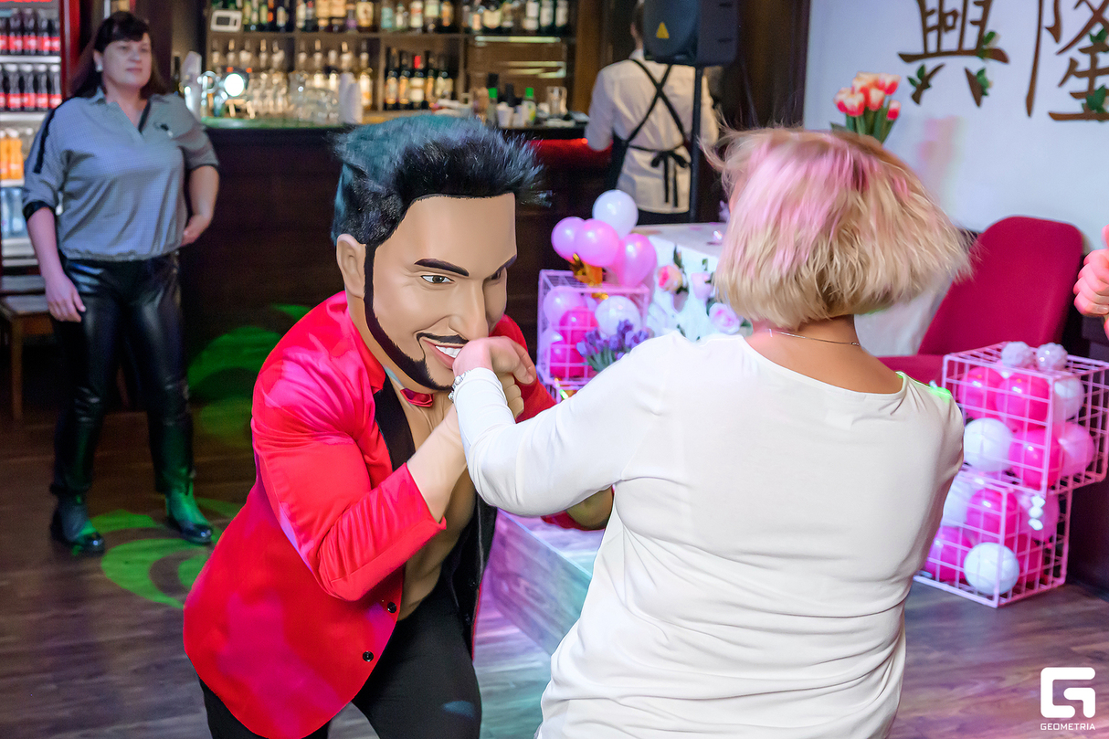 Праздник весны, красоты и нежности отметили в Sinlun cafe! 13