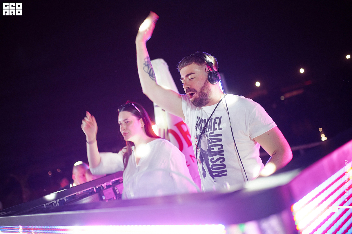 Night pool party 23