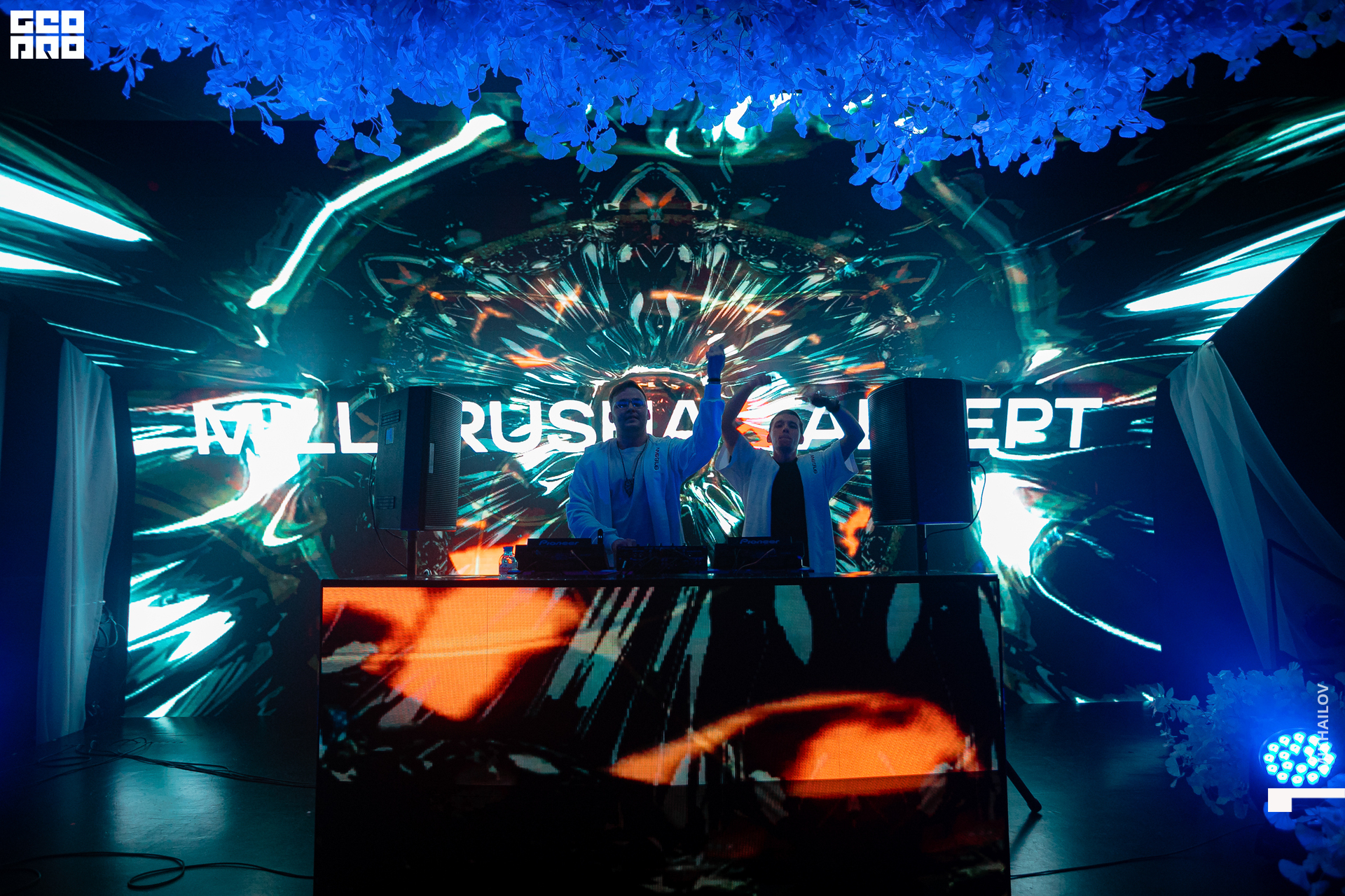 006-11-04-2021-00-28-We are - Mikhailov - 2560.jpg