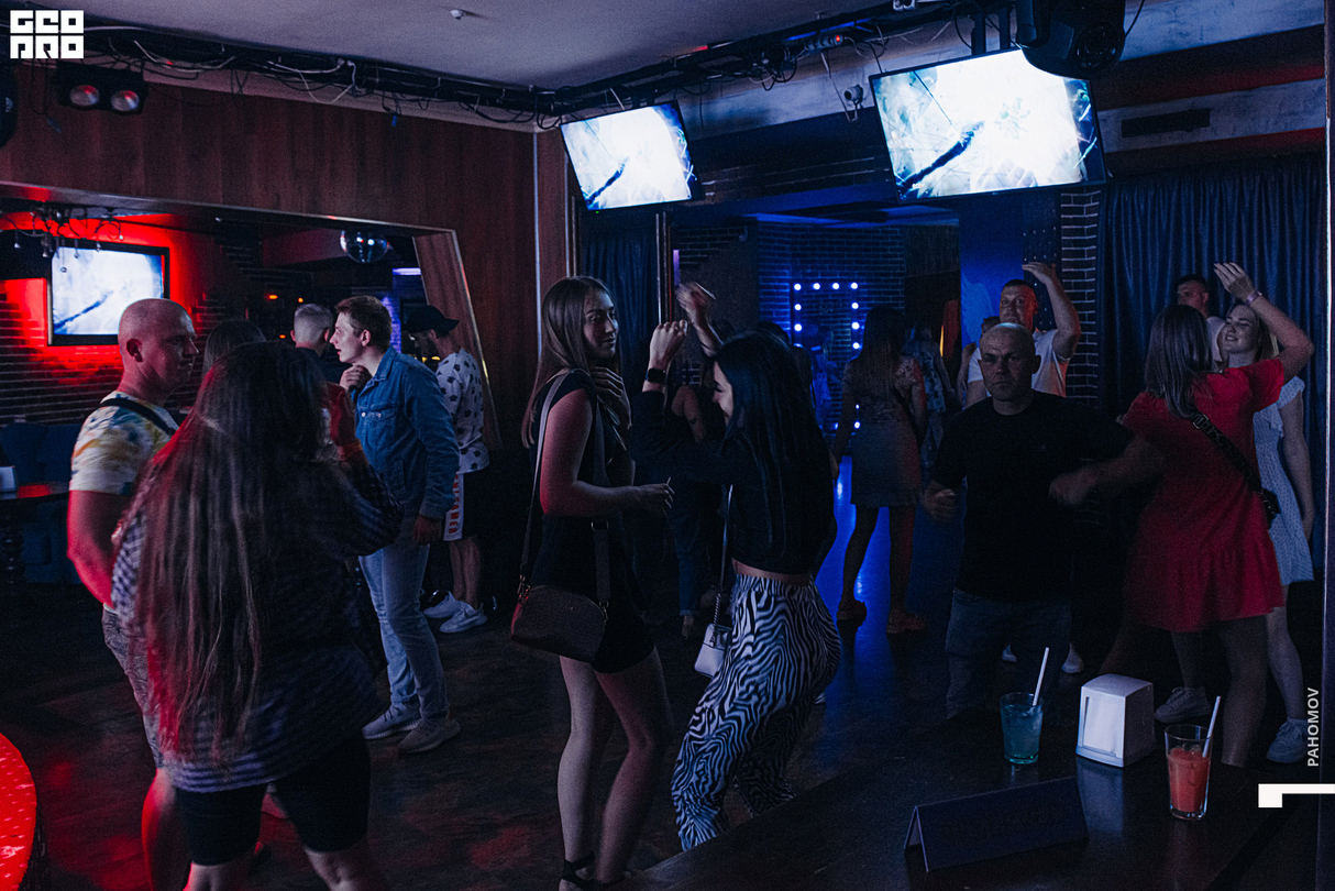 Friday party 25